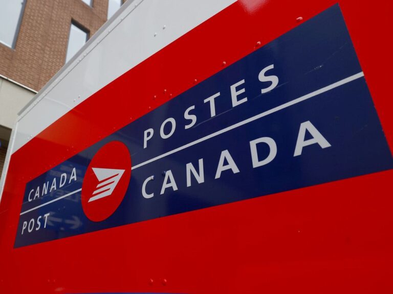 canada-post-management-layoffs-11.jpeg
