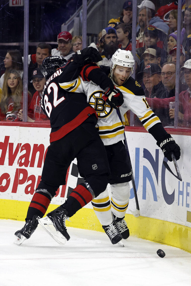 hurricanes-vs-bruins-120.jpeg