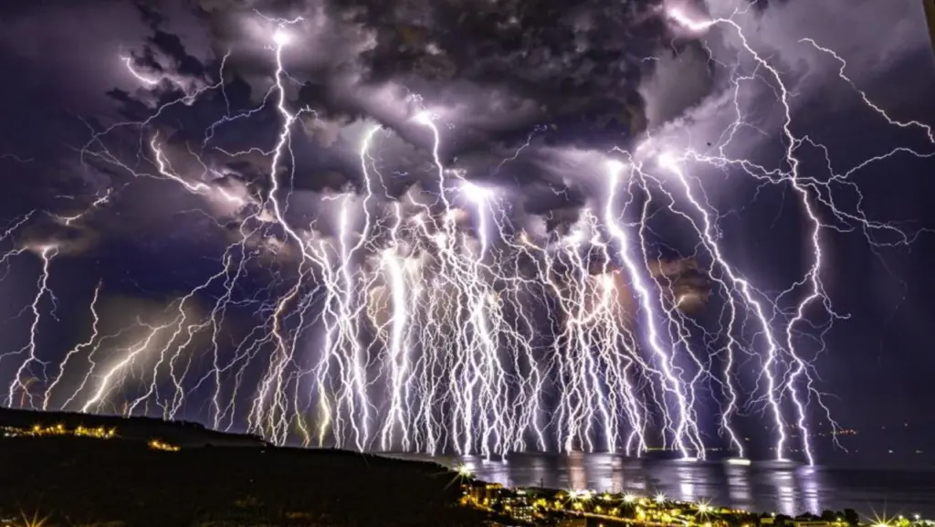 lightning-vs-maple-leafs-3.webp