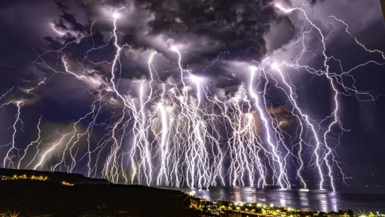 lightning-vs-maple-leafs-3.webp
