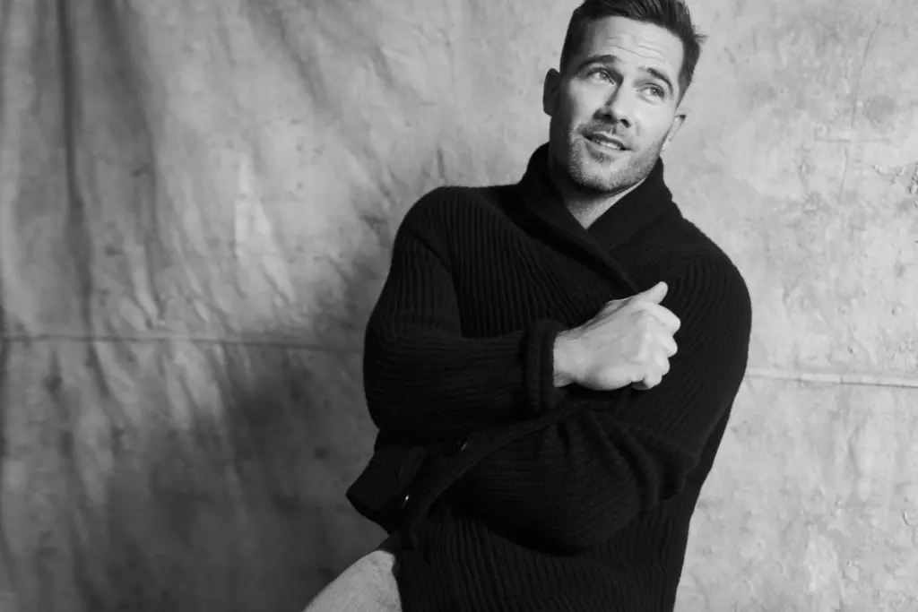 luke-macfarlane-176.webp