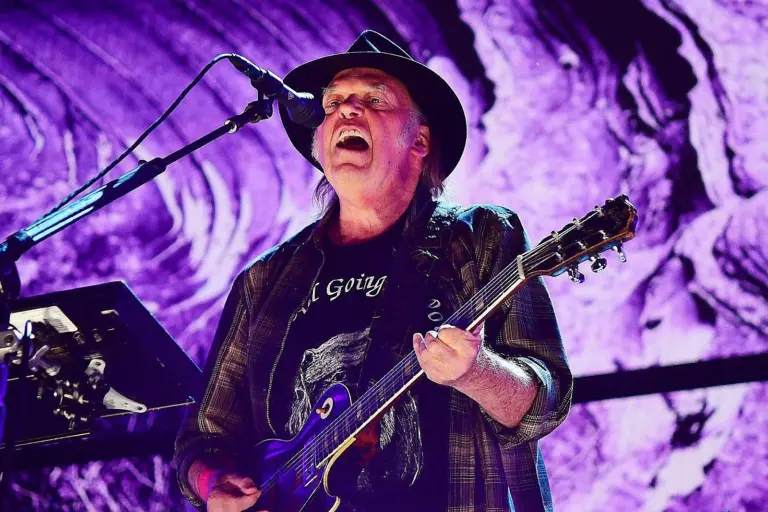 neil-young-130.webp