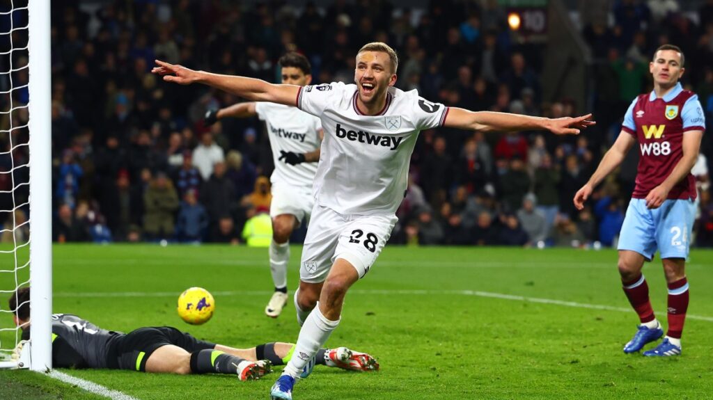burnley-vs-west-ham-47.jpeg