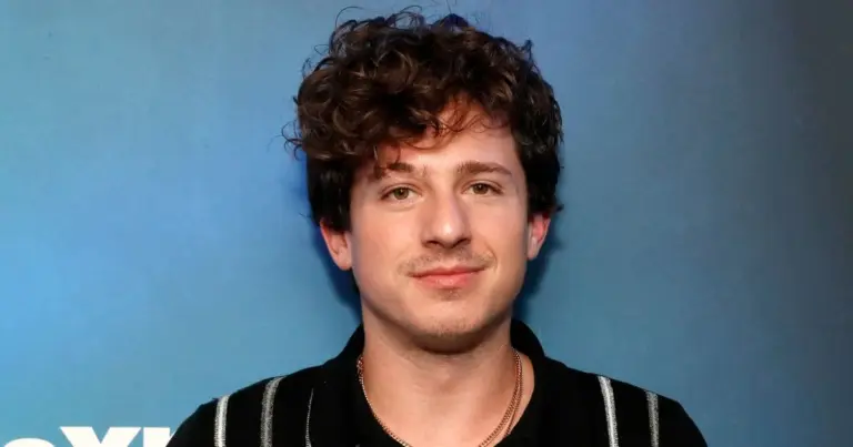 charlie-puth-gay-392.webp