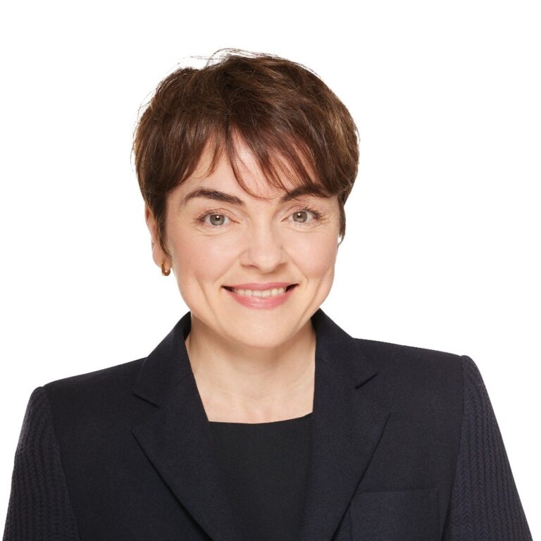 christine-fr-chette-peq-384.jpeg