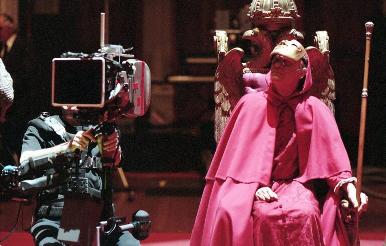 eyes-wide-shut-124.jpeg