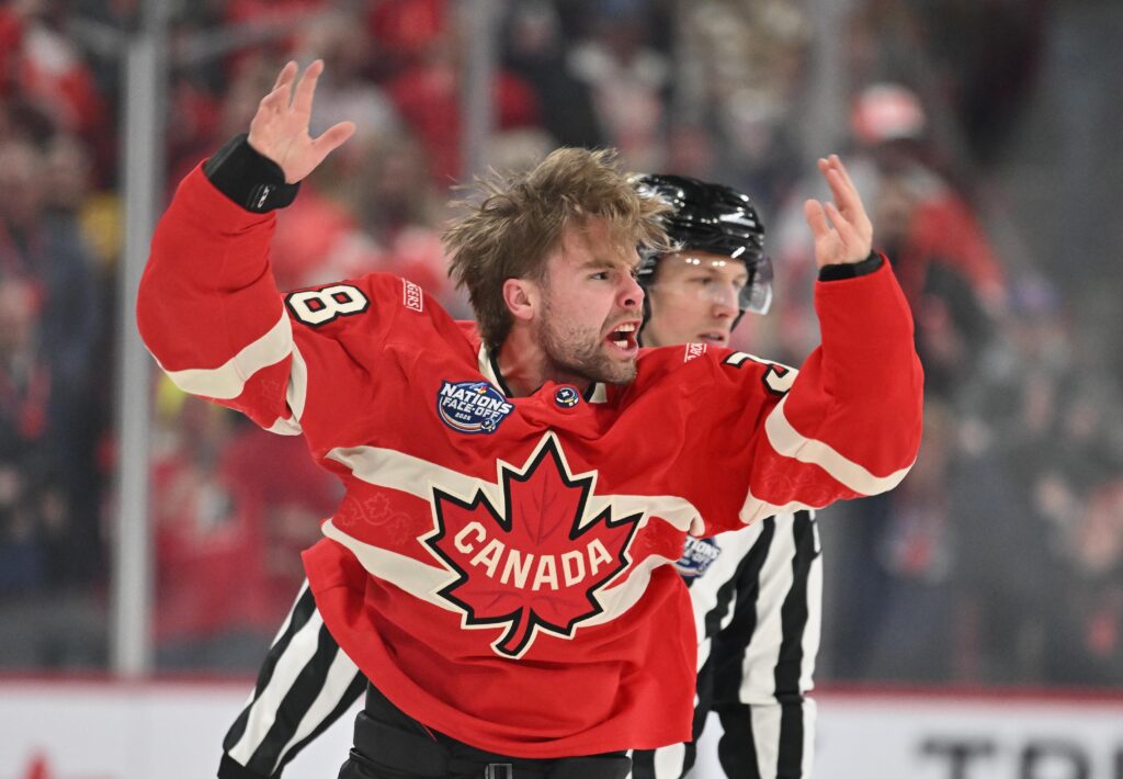 hagel-vs-tkachuk-1444.jpeg