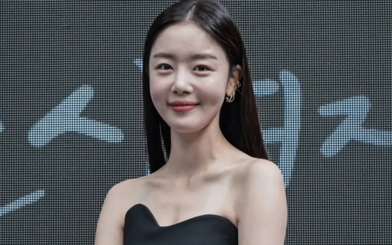 jung-eun-woo-33.webp