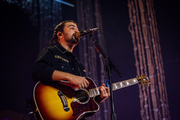rogers-stadium-presale-noah-kahan-147.jpeg