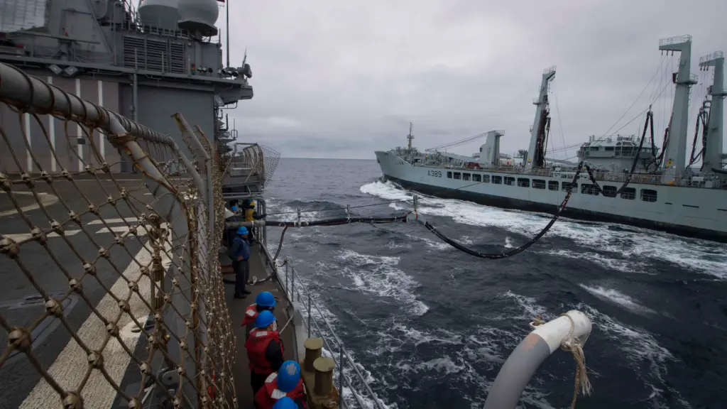 us-navy-ships-collide-30.webp