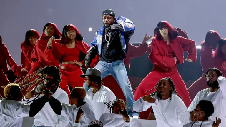 who-performed-at-the-super-bowl-2025-919.webp