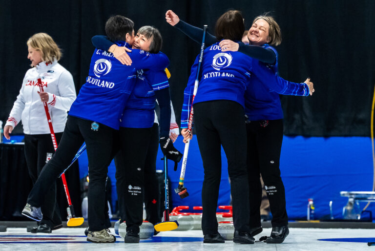 womens-curling-standing-66.jpeg
