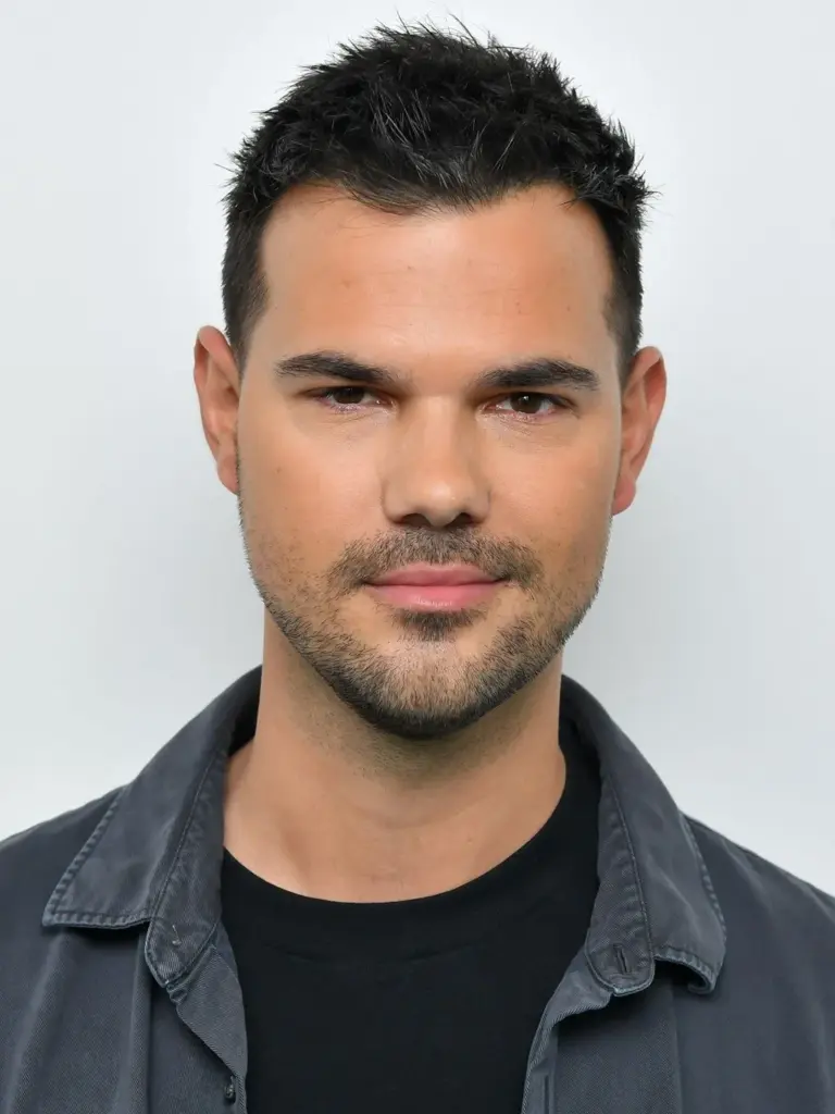 taylor lautner — CA news
