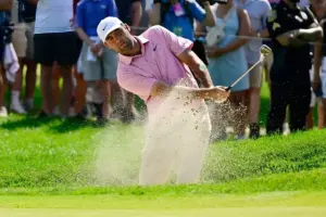 Scottie Scheffler forces Monday playoff against Viktor Hovland at Travelers Championship