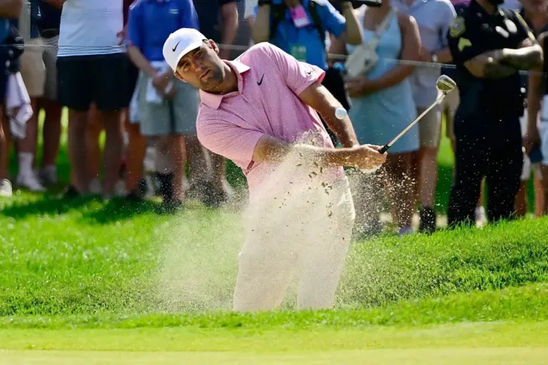 Scottie Scheffler forces Monday playoff against Viktor Hovland at Travelers Championship