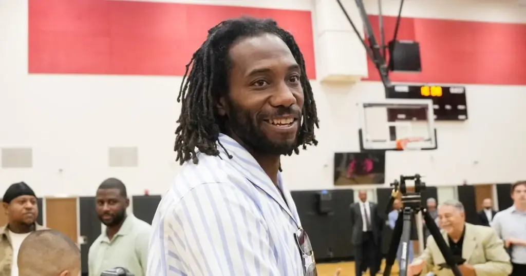 Raptors put blockbuster Kawhi Leonard trade on hold pending conclusion of NBA's probe