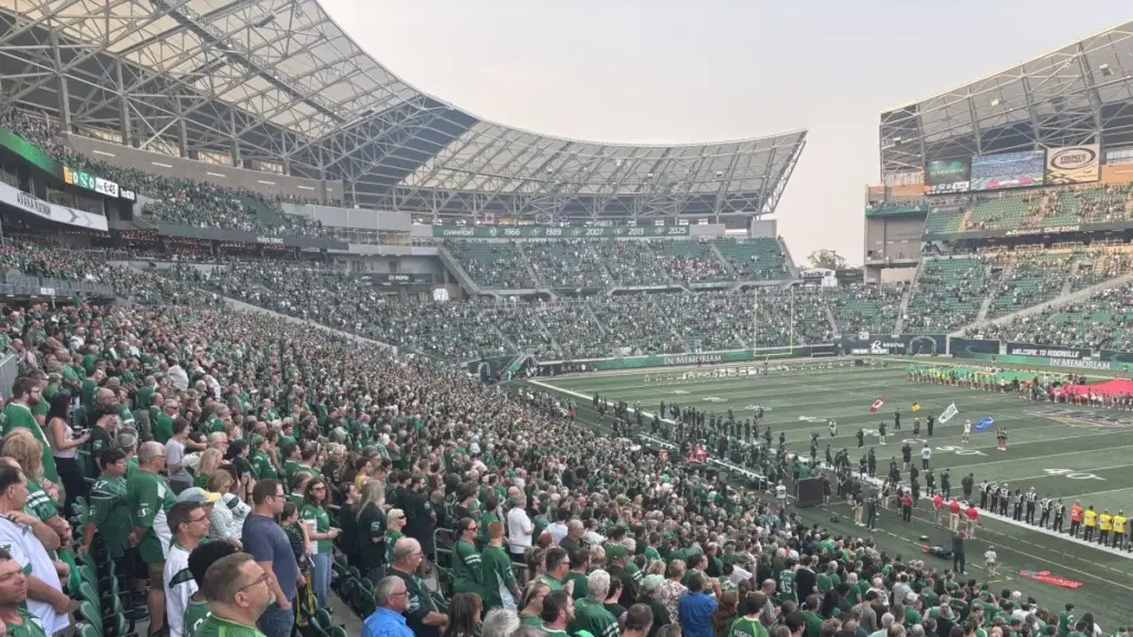 Fans reflect as Saskatchewan Roughriders honour Rajyaguru, Dalke after fatal crash