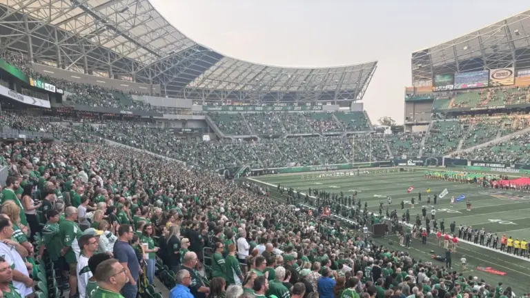 Fans reflect as Saskatchewan Roughriders honour Rajyaguru, Dalke after fatal crash