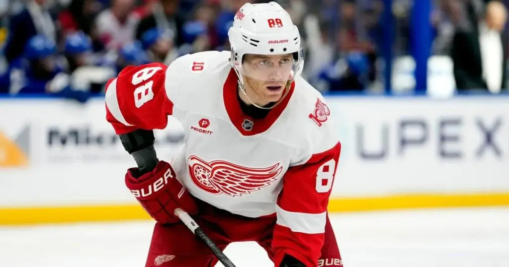 Patrick Kane returns to Blackhawks on two-year deal