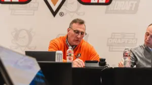'Smart move': Flyers captain Sean Couturier praises Carlsson offer sheet